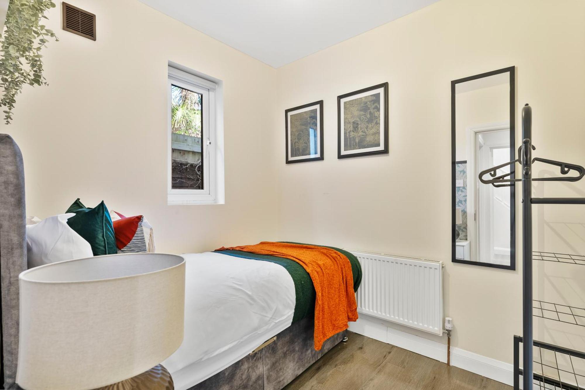 Stylish Wembley Gem - Parking -Sleeps 14 Λονδίνο Εξωτερικό φωτογραφία