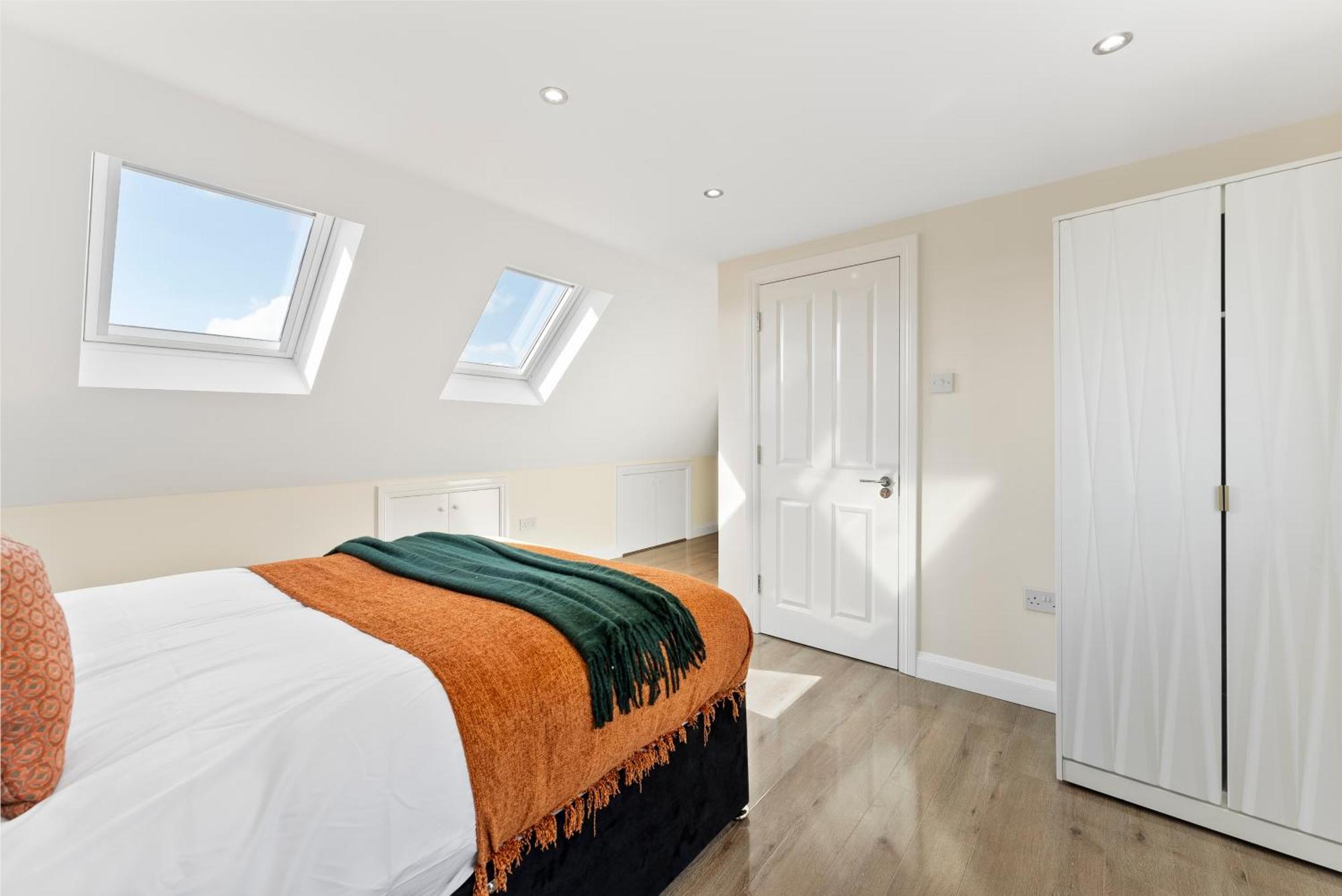Stylish Wembley Gem - Parking -Sleeps 14 Λονδίνο Εξωτερικό φωτογραφία