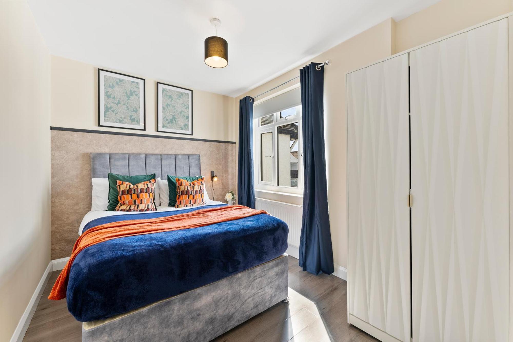 Stylish Wembley Gem - Parking -Sleeps 14 Λονδίνο Εξωτερικό φωτογραφία