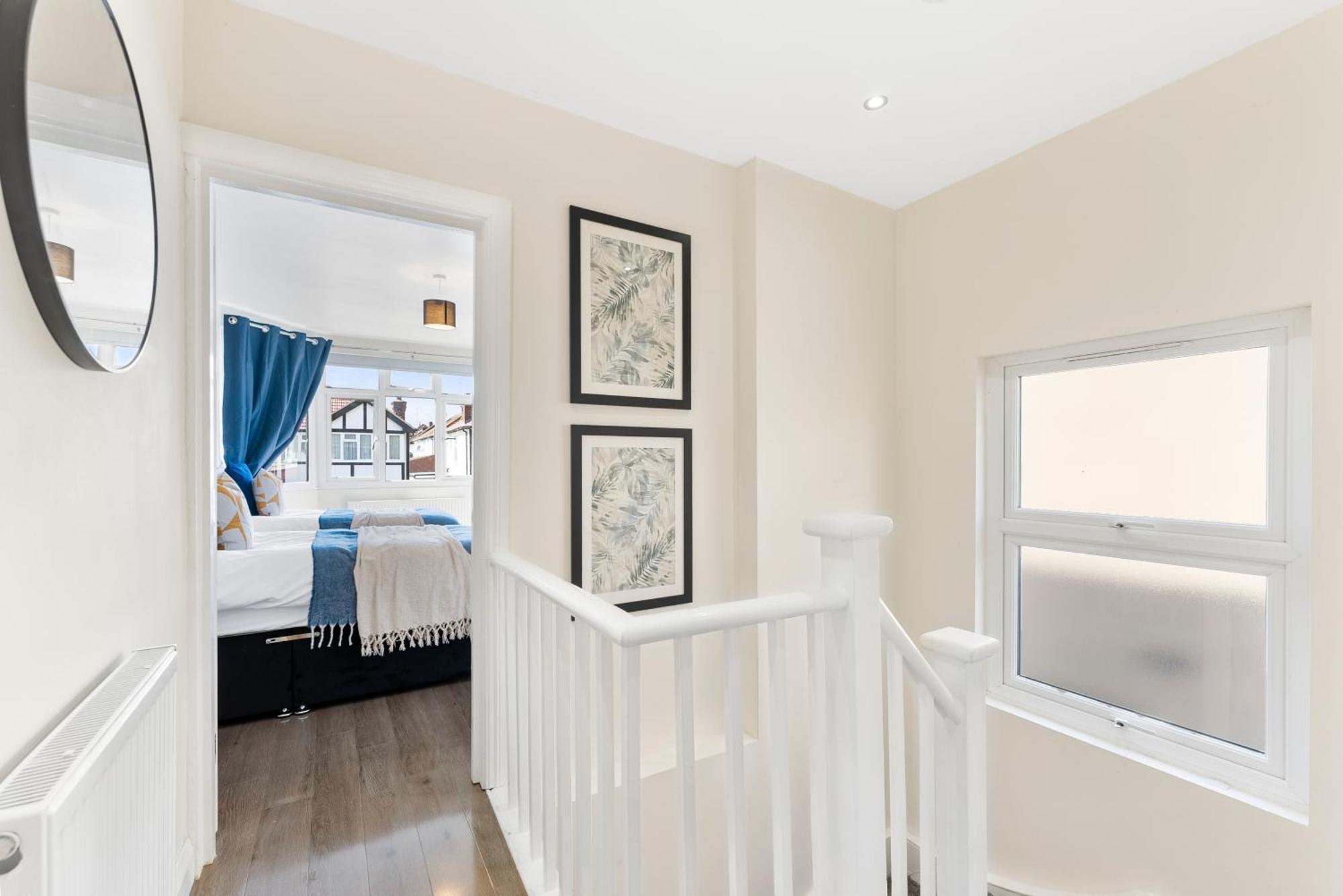 Stylish Wembley Gem - Parking -Sleeps 14 Λονδίνο Εξωτερικό φωτογραφία