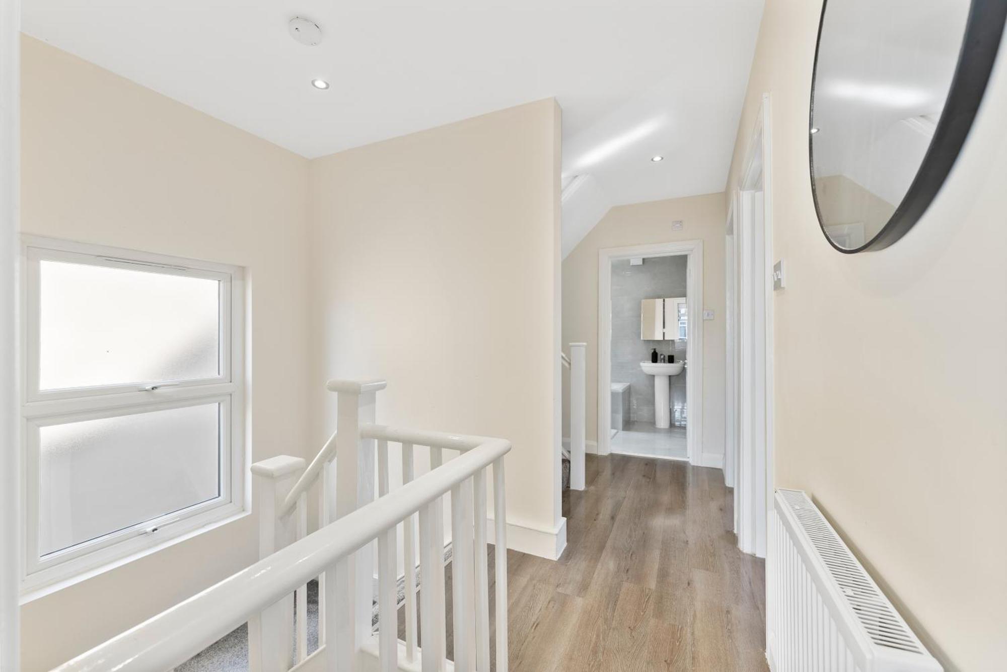 Stylish Wembley Gem - Parking -Sleeps 14 Λονδίνο Εξωτερικό φωτογραφία