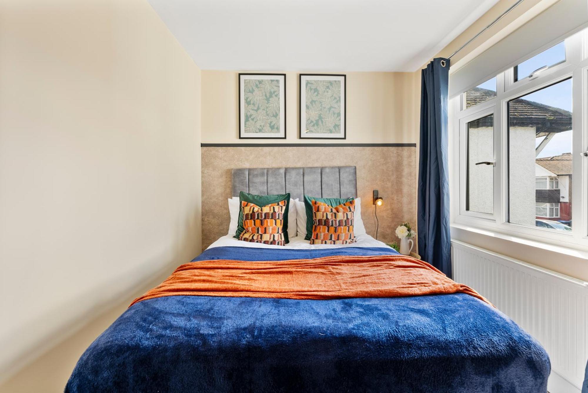 Stylish Wembley Gem - Parking -Sleeps 14 Λονδίνο Εξωτερικό φωτογραφία