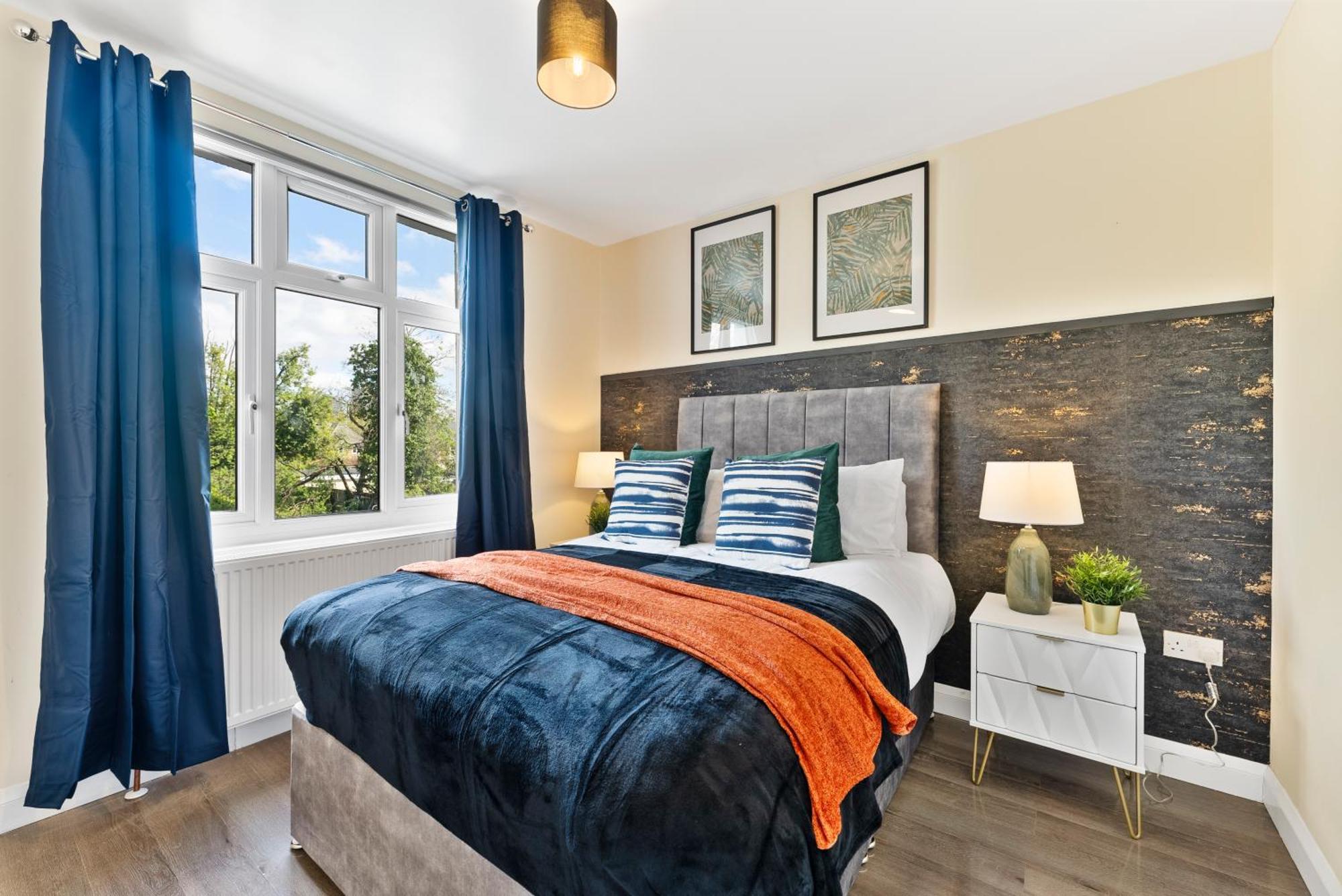 Stylish Wembley Gem - Parking -Sleeps 14 Λονδίνο Εξωτερικό φωτογραφία