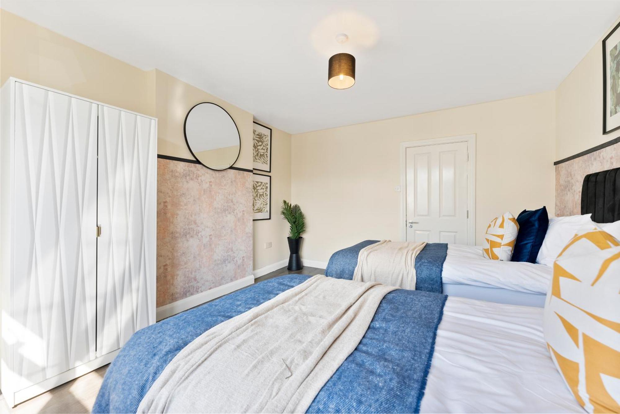 Stylish Wembley Gem - Parking -Sleeps 14 Λονδίνο Εξωτερικό φωτογραφία