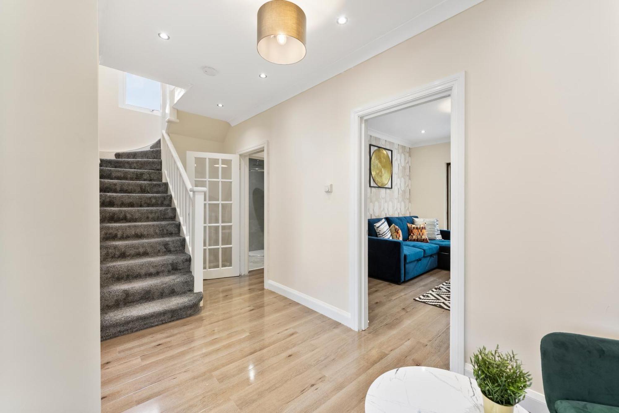 Stylish Wembley Gem - Parking -Sleeps 14 Λονδίνο Εξωτερικό φωτογραφία