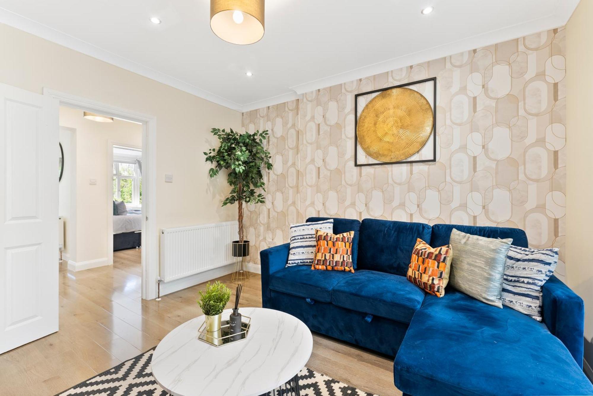 Stylish Wembley Gem - Parking -Sleeps 14 Λονδίνο Εξωτερικό φωτογραφία